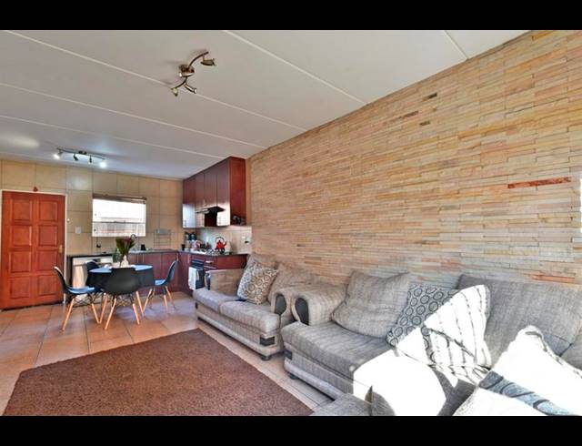 3 BEDROOM TOWNHOUSE FOR SALE IN WILGEHEUWEL